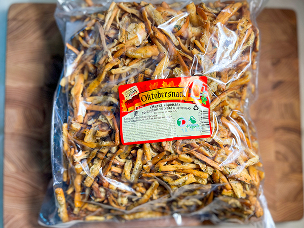 Нитка ЖАРЕНАЯ "Чеснок с зеленью" Oktobersnack 1 кг (сырный продукт) в Новокуйбышевске
