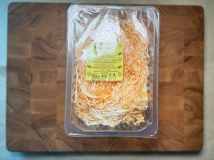 Шашлычок из толстолобика холодного копчения: Сыр Чечил паутинка (икра красная)  500 гр.