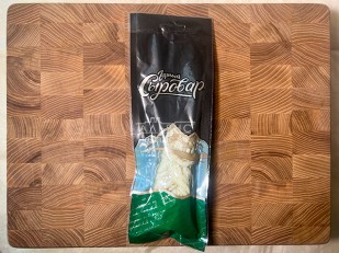 Сыр 1 кг ГОРНЫЙ СЫРОВАР (Метёлка аджика): Сыр 100 гр ГОРНЫЙ СЫРОВАР (Косичка с укропом и чесноком)