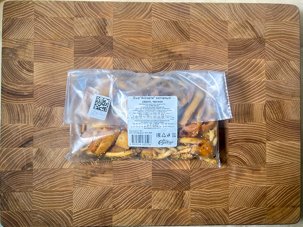 Сыр 150 гр ГОРНЫЙ СЫРОВАР (Ассорти копчёный с укропом и чесноком) в Новокуйбышевске